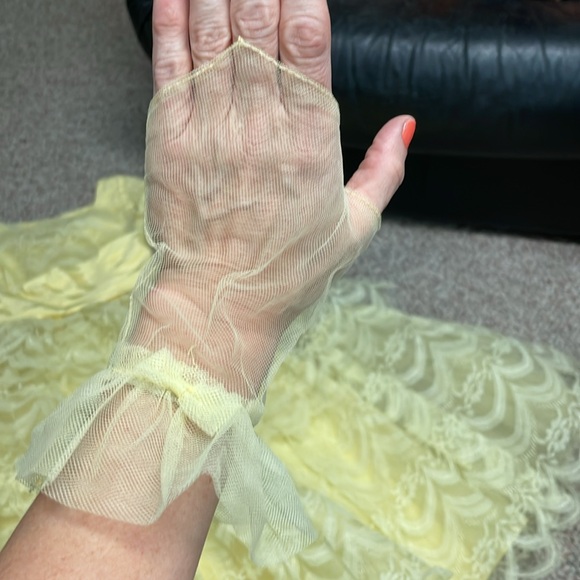 Vintage 50s triple ruffle tiered crinoline lace dress with matching mesh gloves - Picture 9 of 11